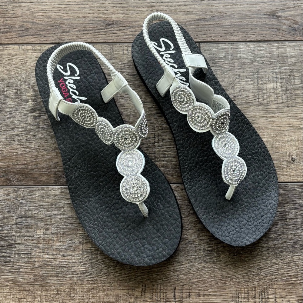 Skechers White Flip Flops with Metallic Accents